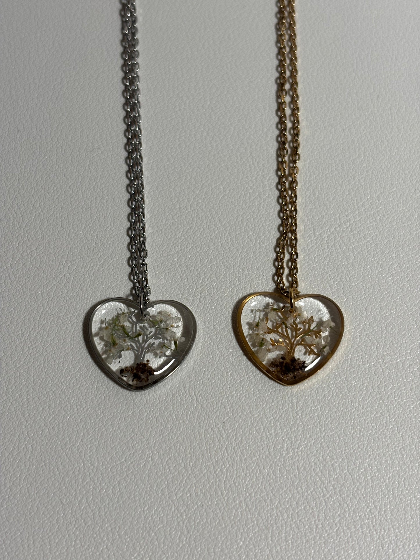 Collier Arbre de vie coeur terre fleurs carottes sauvages