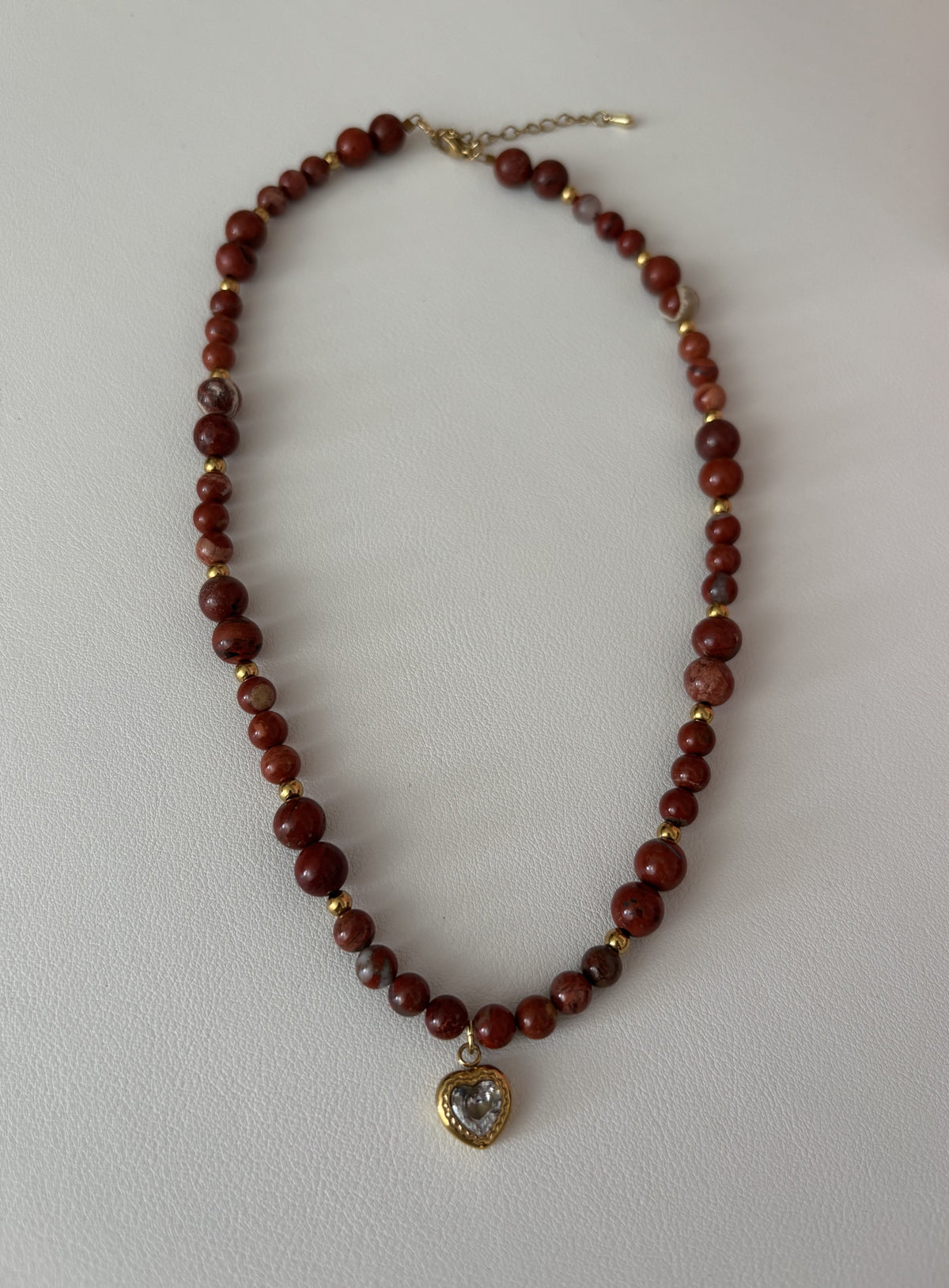 Collier en jaspe rouge d’Australie et cœur
