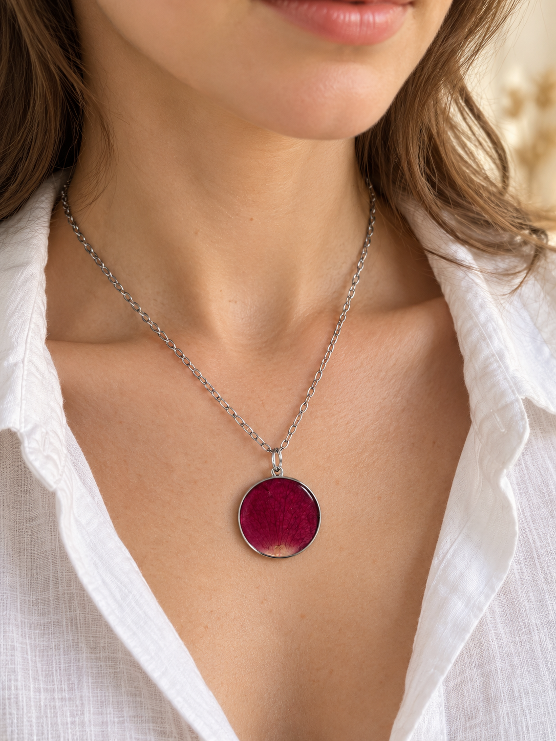 Collier pétale de rose en résine