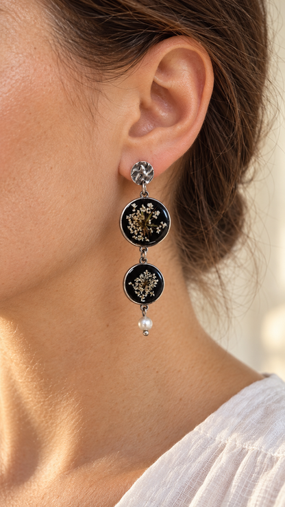 Boucles d’oreilles pendantes – Carotte sauvage et perles d’eau douce