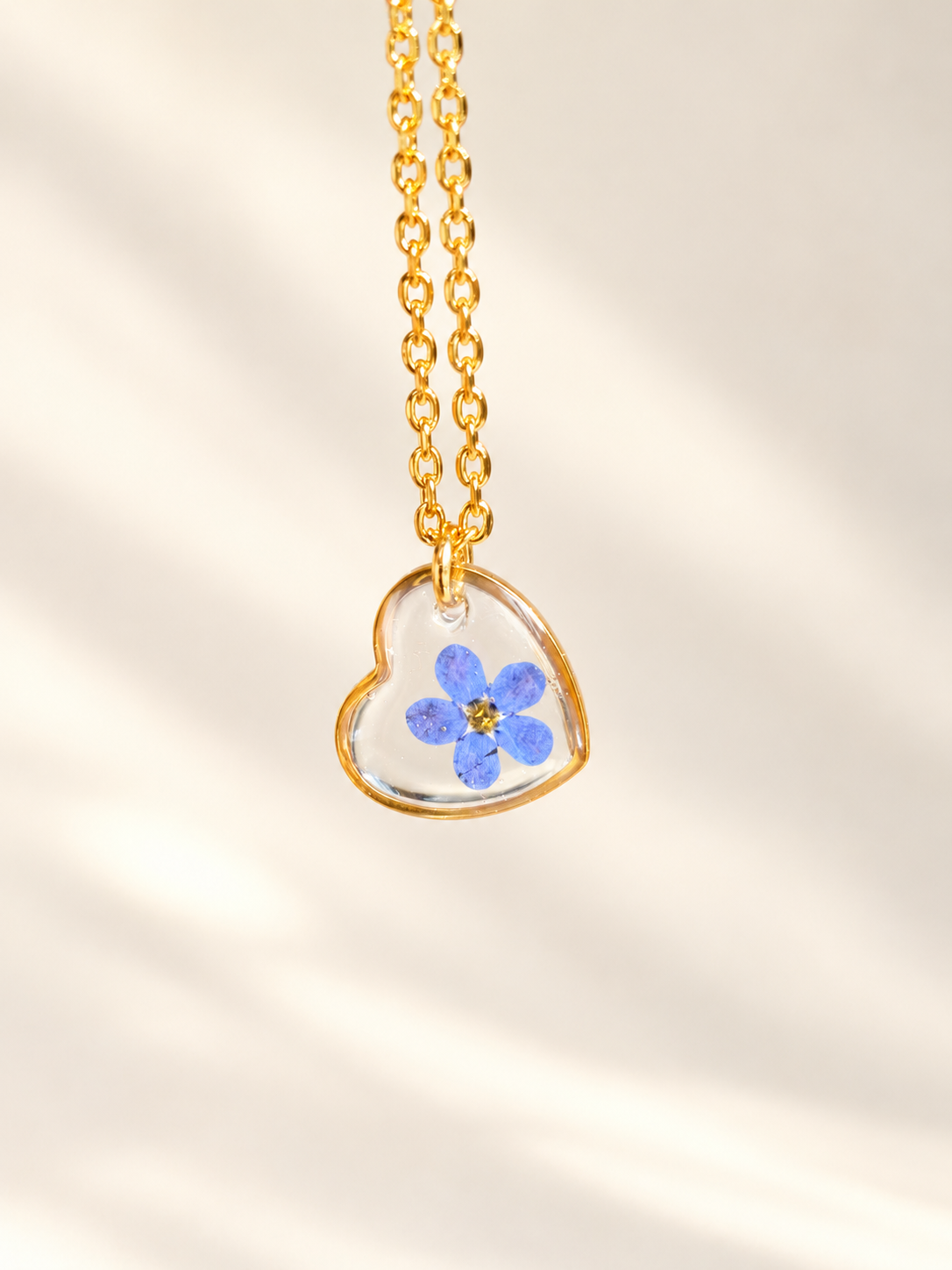 Collier coeur myosotis fleur séchée