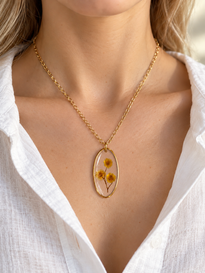 Collier ovale en résine et fleurs de mimosa