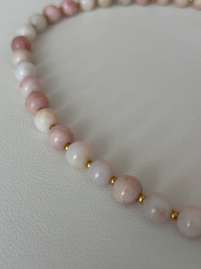 Collier en opale rose et cœur doré