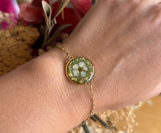 Bracelet en résine avec feuille de rose, spirée et paillettes