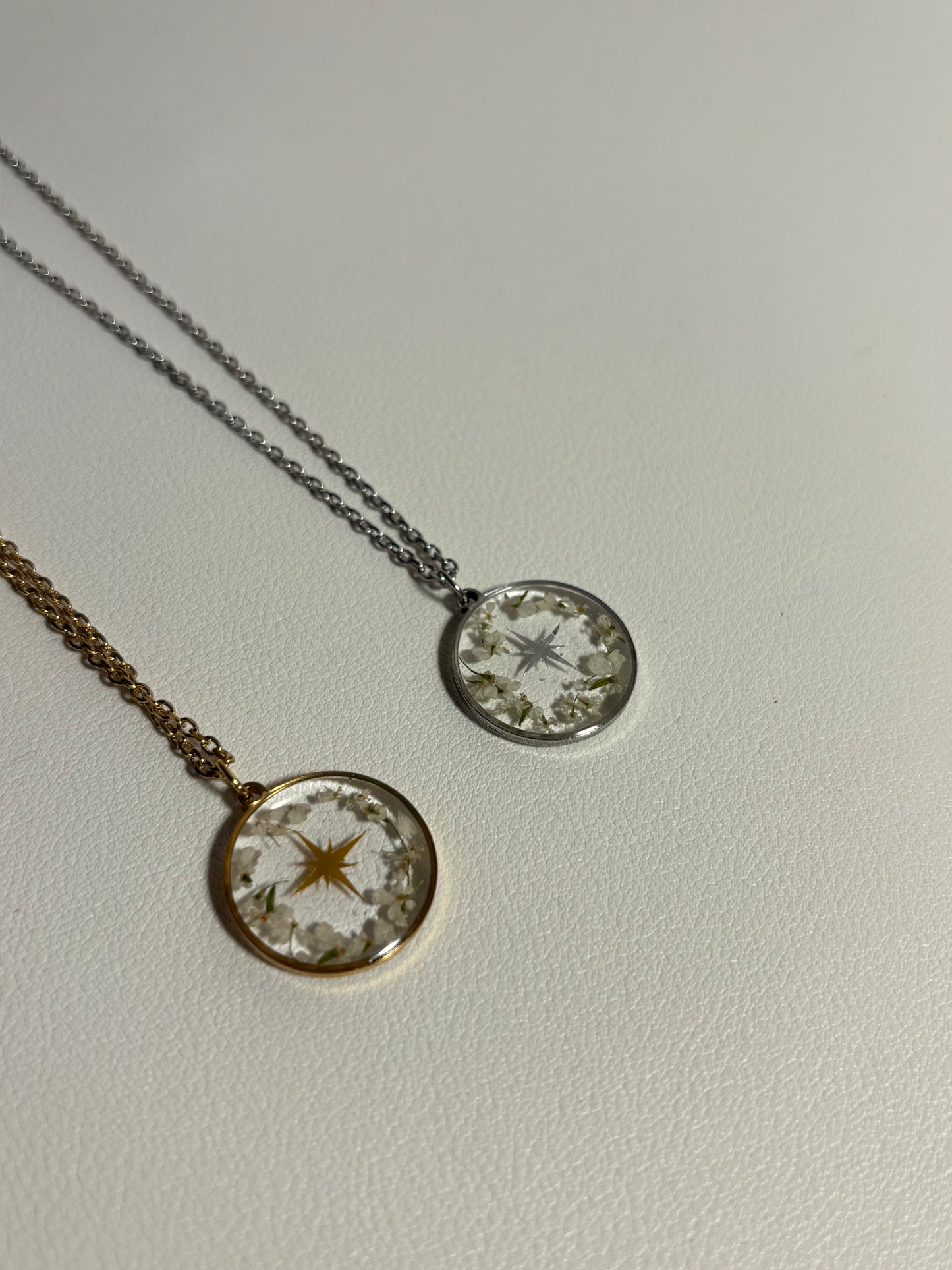 Collier carottes sauvage inclusion  fleurs séchées étoile