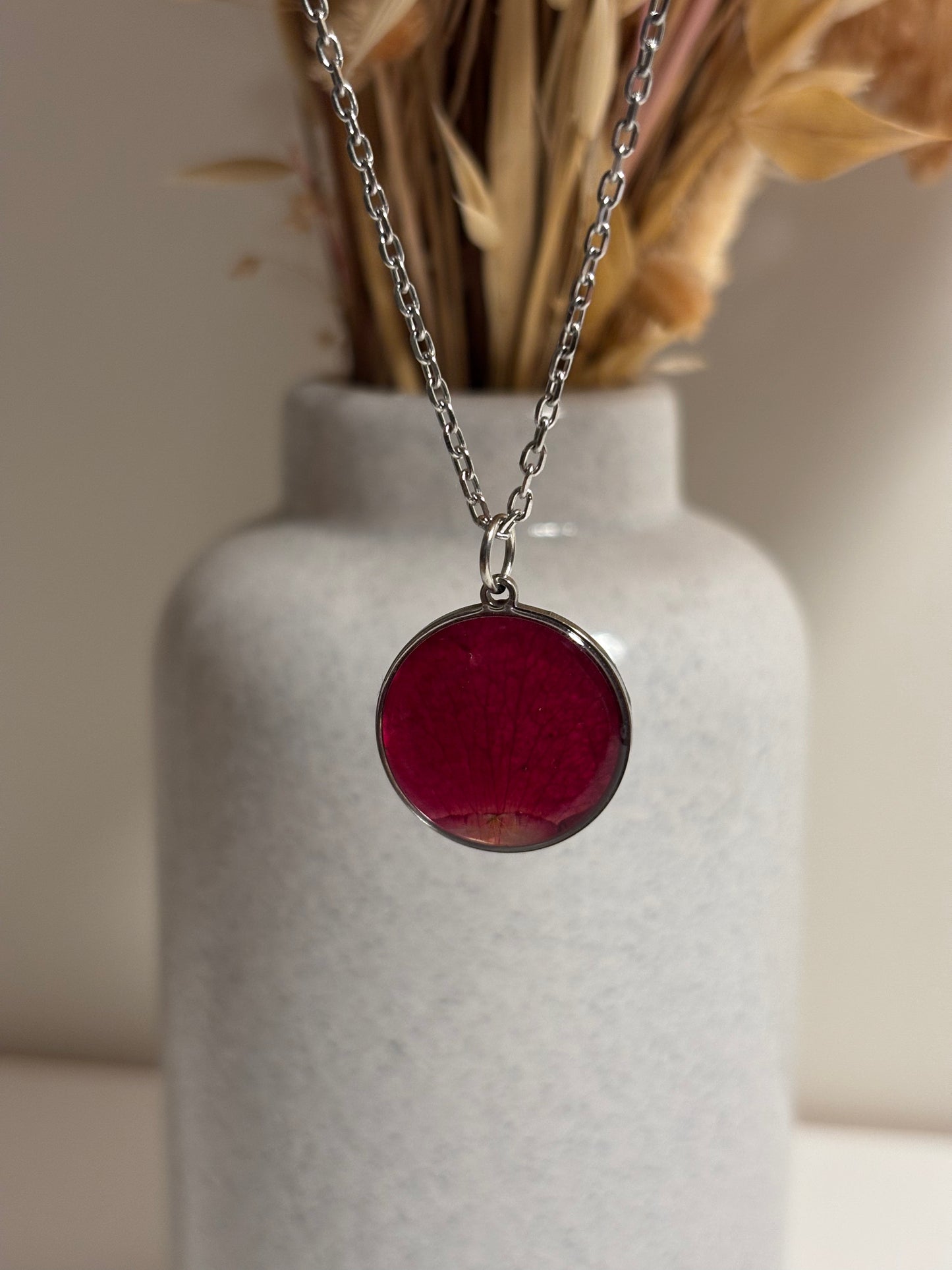 Collier pétale de rose en résine