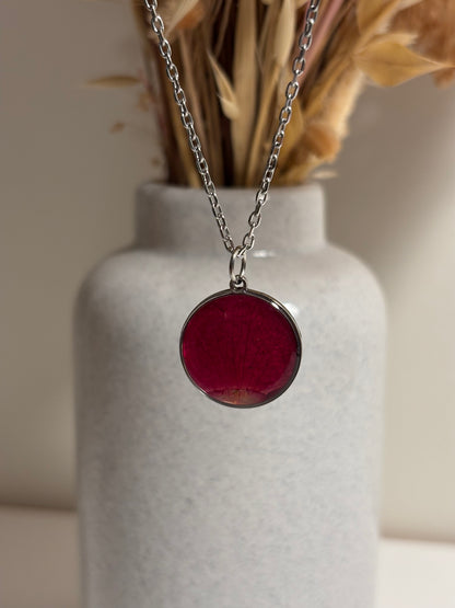 Collier pétale de rose en résine