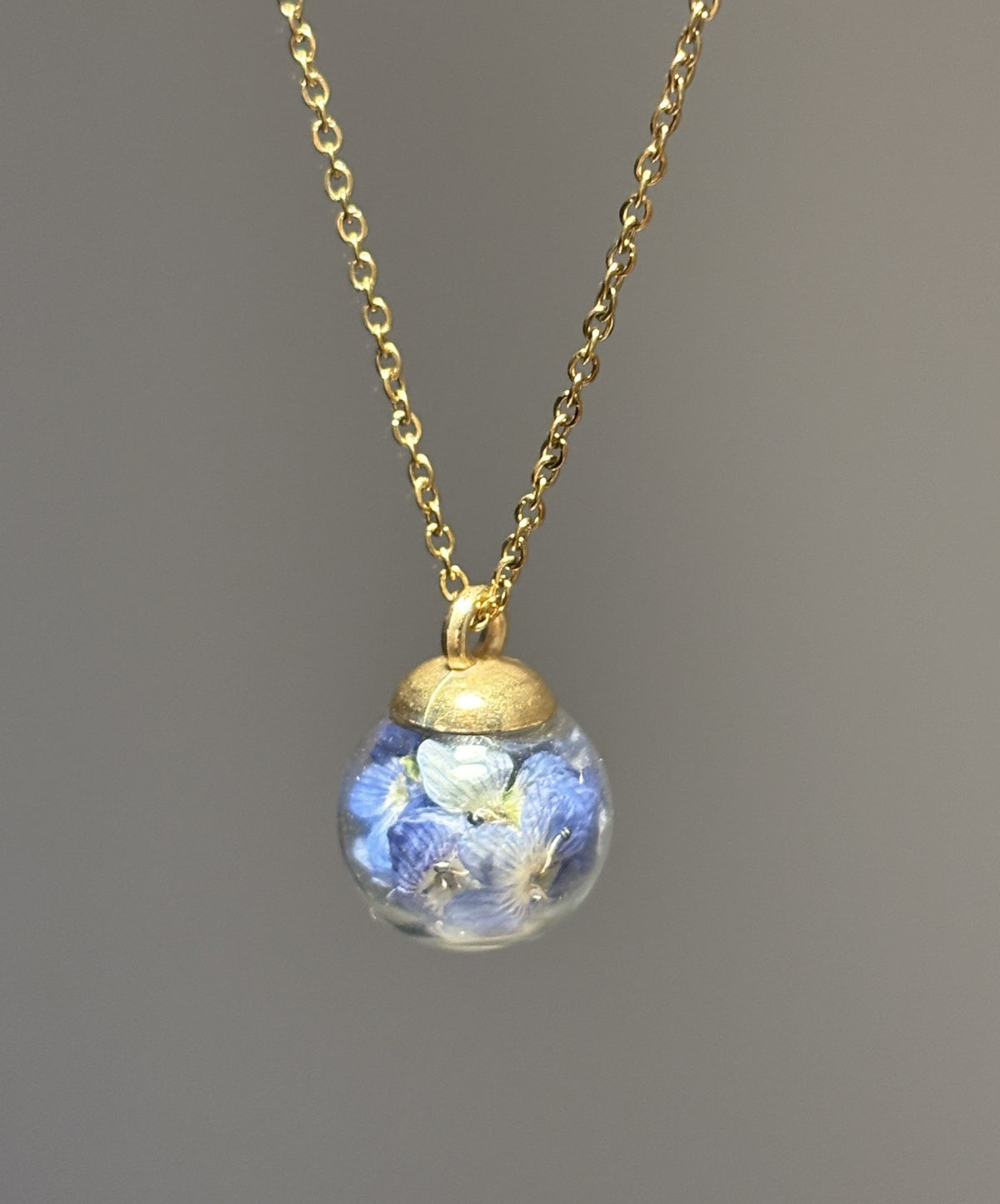 Collier avec fleurs de véronique séchées – Sphère en verre